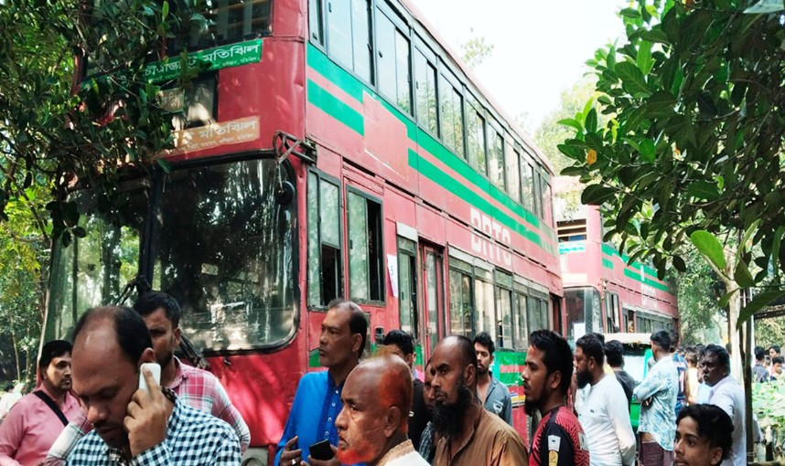 পিকনিকের বাস বিদ্যুতায়িত হয়ে প্রাণ গেল ৩ শিক্ষার্থীর